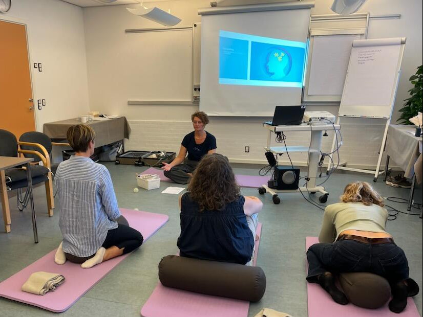 Workshop hos Axept: Åndedrættet som nøgle til ro og fokus. 