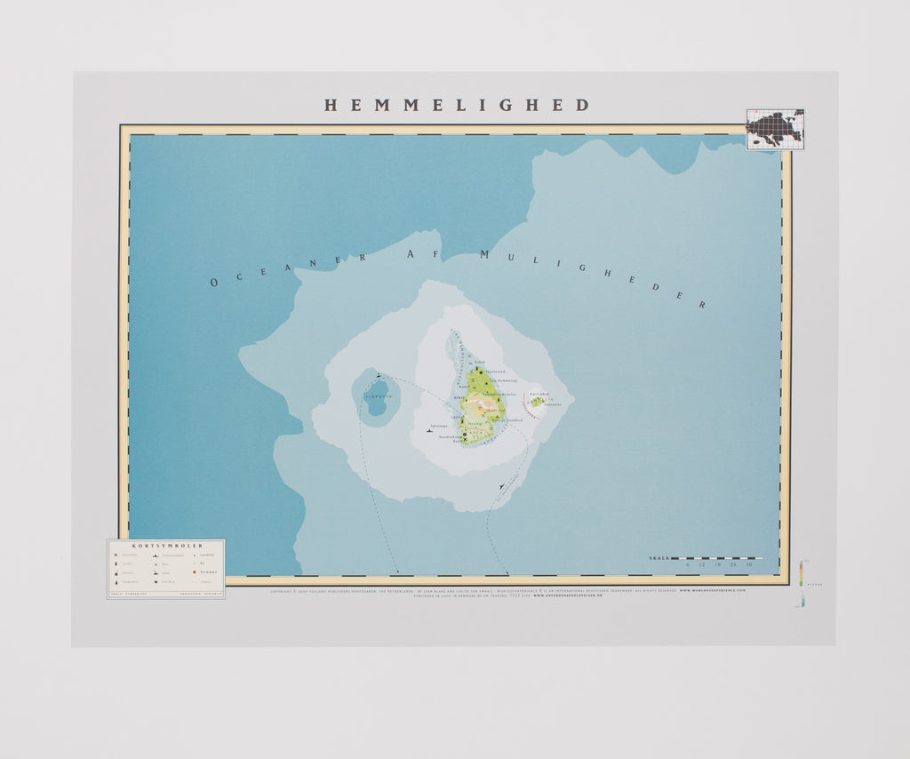 Landkortet Hemmelighed tilbyder en sejltur på Oceaner af Muligheder, dyk efter Dybe Hemmeligheder eller et besøg i Pinlig Sandhed. Hvilken retning rejsen skal tage, er op til dig. Kortet er et godt udgangspunkt for samtalen. 